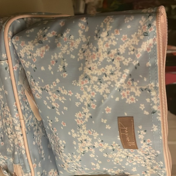 Papinelle Australia 2 pc hanging makeup & matching bag. Gently used w/tags. - Picture 3 of 7